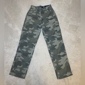 Hollister Ultra High Rise Dad Pant Camouflage Cargo 5R/4R (27) NWT